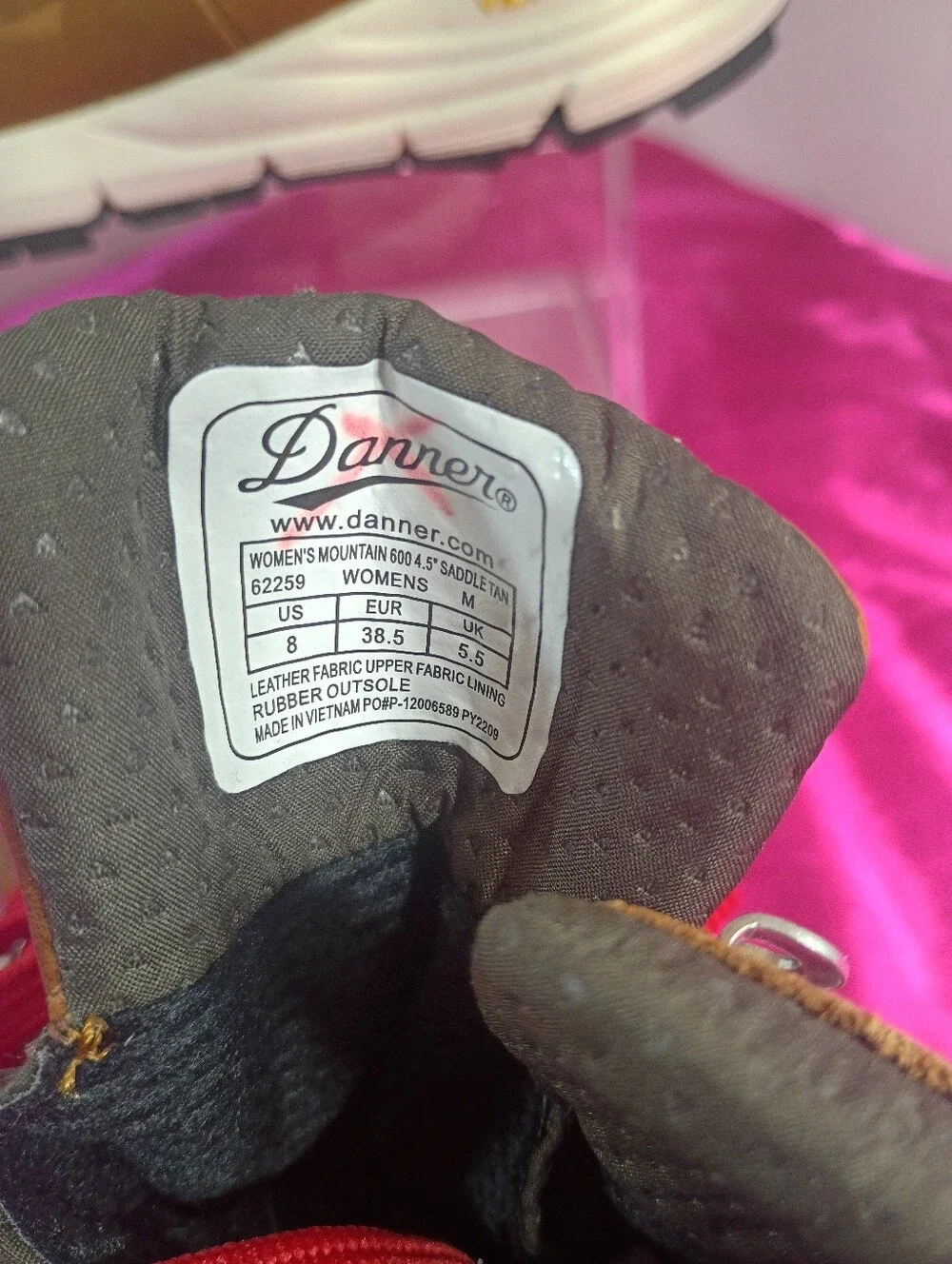 Danner Mountain 600 Women’s Size 8 Brown Leather Waterproof Hiking Boots Vibram.